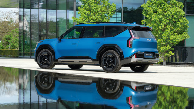 Kia EV9 - widok boczny z tyłu